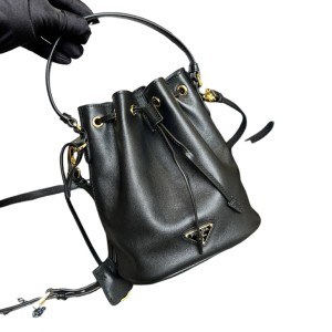 Сумка Prada Darling leather mini bucket bag RN1597