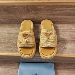 Шлепанцы Prada F1544