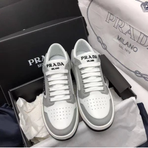 Кроссовки Prada F2654