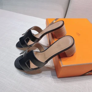 Шлепанцы Hermes F5271