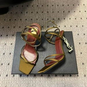Босоножки Saint Laurent F5803