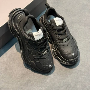Кроссовки Balenciaga F5838