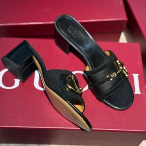 Шлепанцы Gucci F5978